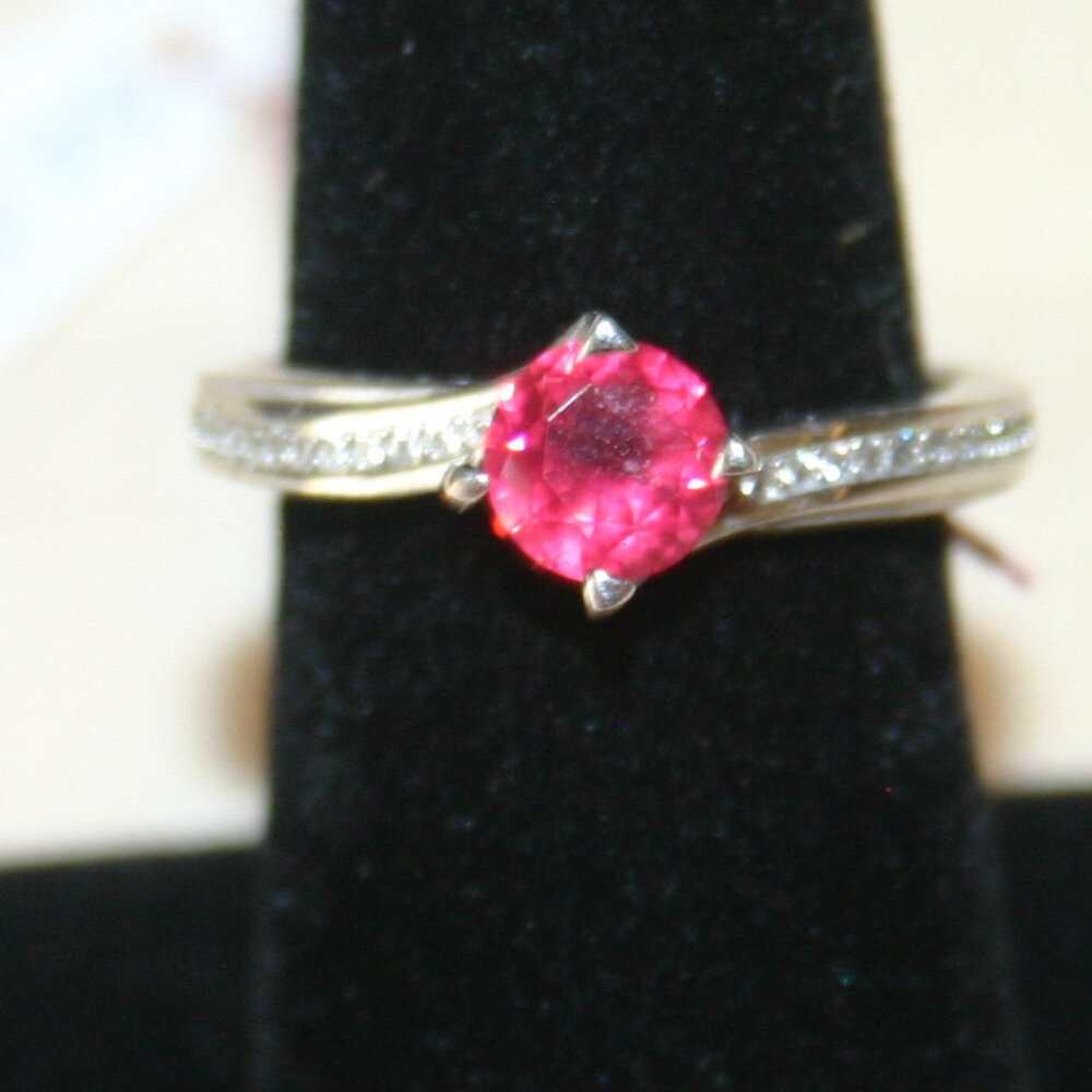 Ladies' Fashion Ring  in Silver Tone with a Single Red Stone Size 8 1/2 RG16